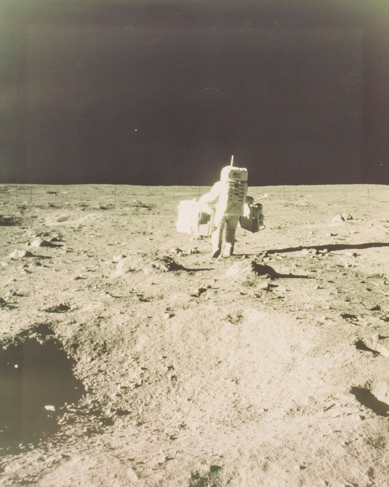 Illustration for article titled The crappy photos of NASA's golden era you never get to see